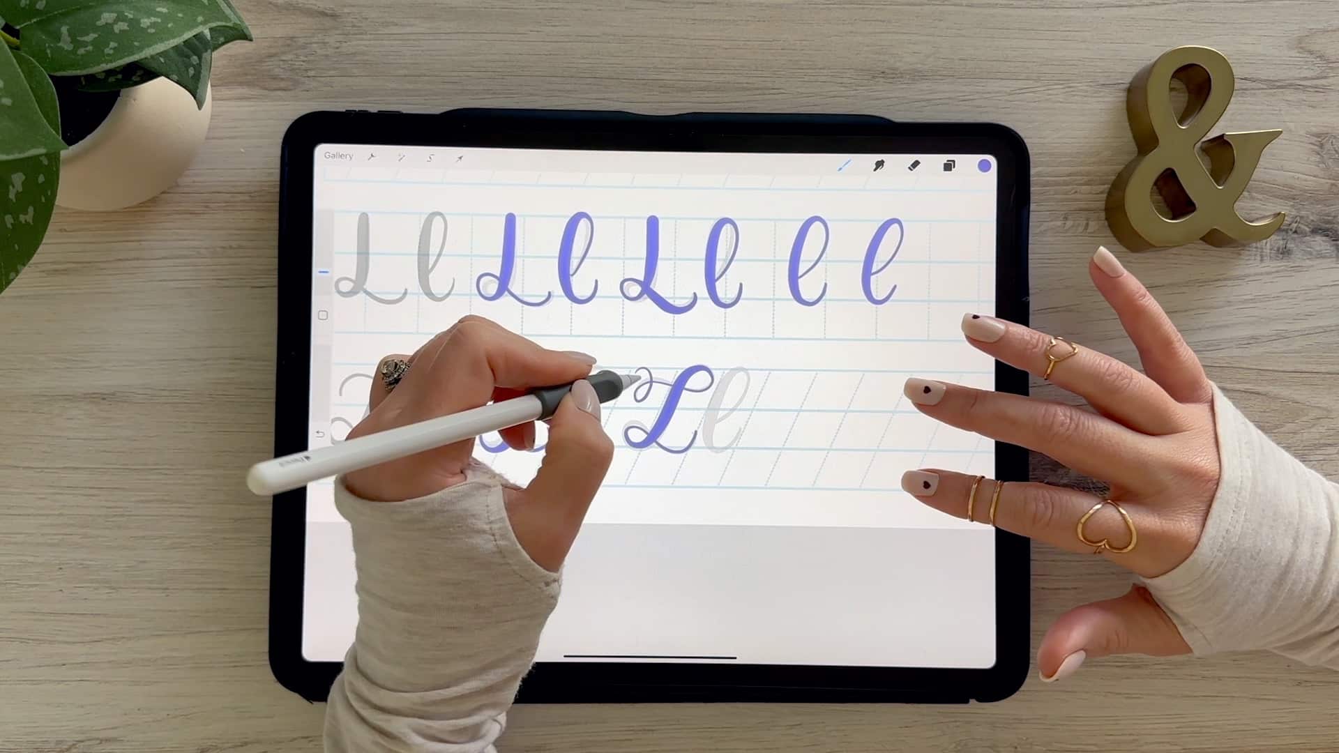 Drawing letter L in Calligraphy on the iPad in the Procreate App